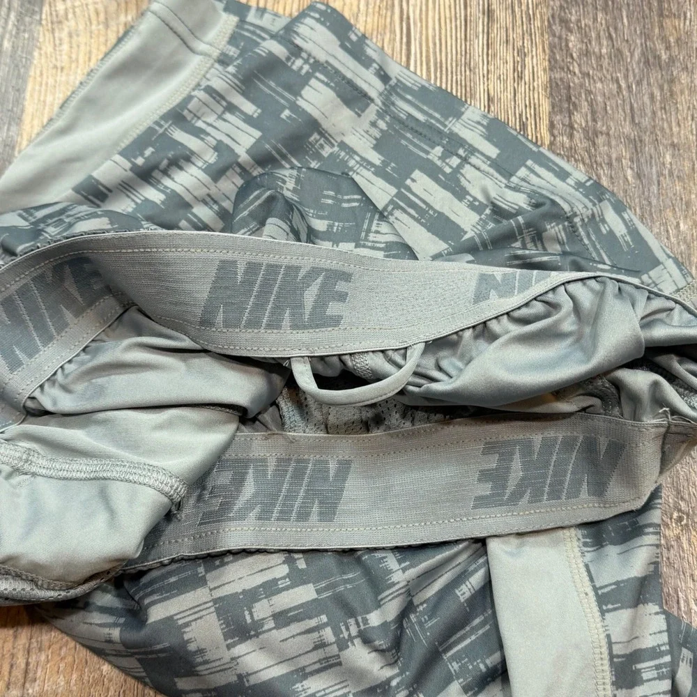 Nike Basketball Shorts Mens Large Grey Digital Camo Dri-FIT Athletic Gym Pockets